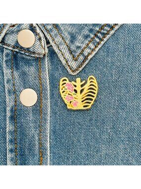 ⭐Pin jewelry medical school Halloween Human Heart Skull Brooch Enamel Gald New